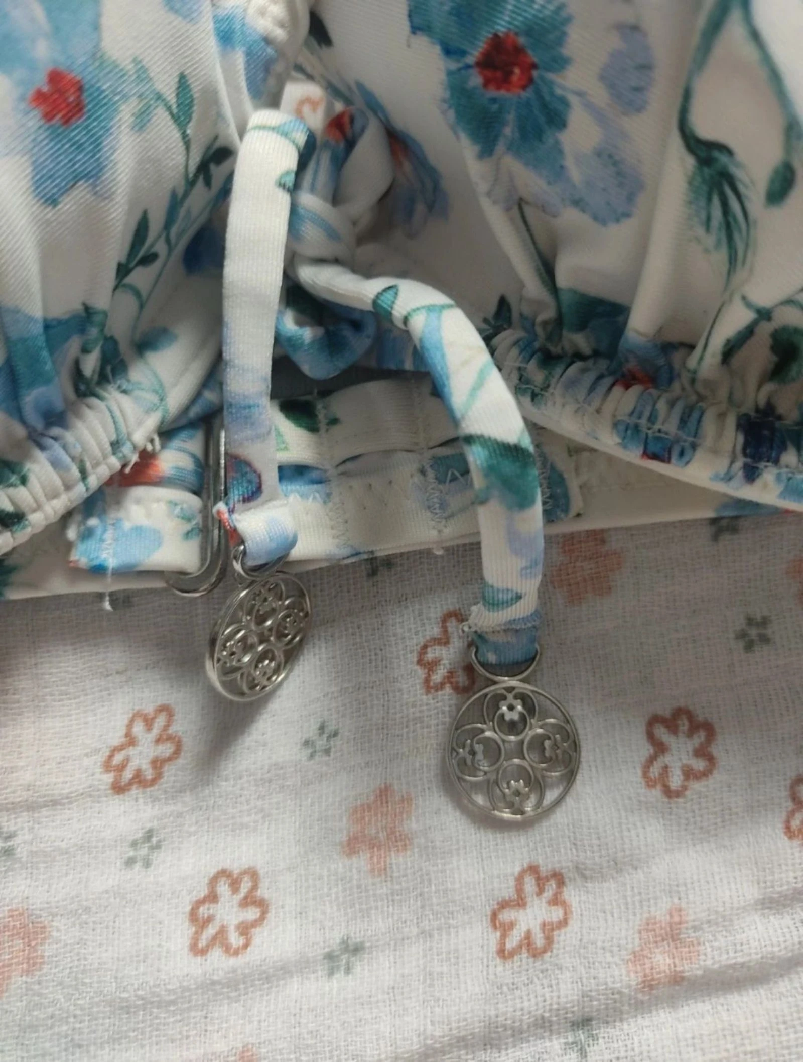 Bikini met blauwe bloemen H&M - 75C en 42 - Zeer goede staat – photo 3